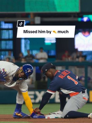 Miss him by 🤏much @Ronald Acuña Jr. @Ozzie Albies #MLB #wbc 