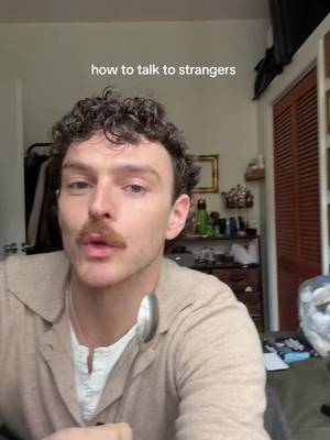 people that have that magnetism talk to strangers #postgrad #adultfriendships #20something #socialskills #talkingtostrangers 