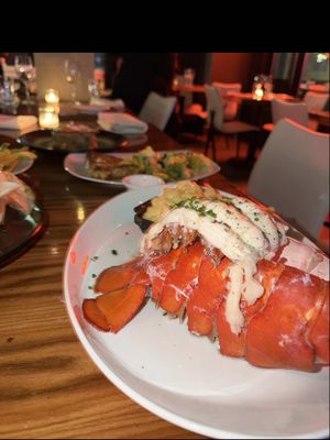 Oceanic opulence has arrived at @STK Steakhouse 🌊✨ STK is unveiling “Bounty of the Seven Seas” a limited-time seafood-forward menu celebrating some of the most luxurious flavors from the ocean. Think caviar, king crab, lobster, and coastal classics, all served with the signature elegance STK is known for. From indulgent starters to elevated seafood entrées (and a cocktail inspired by the sea 🧜🏼‍♀️), this menu proves you don’t have to sacrifice luxury to enjoy seafood during lent. Available now through Easter (4/5)🦞🥂