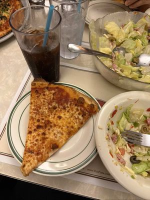 friday night 🍕 see yall next week!