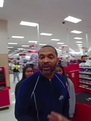 I thought I met Mike Epps… but was that his twin?” 😂