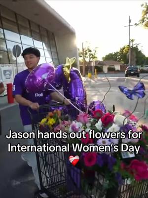 Gave out flowers for International Women’s Day 💐 #fyp #viral #jasontheween #cinna #yonna