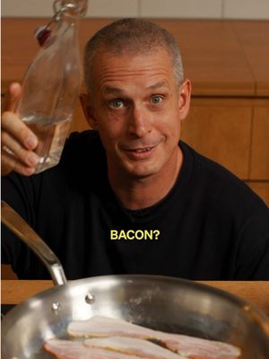 The old water in ya bacon trick 🥓 #cooking #food #bacon #breakfast 