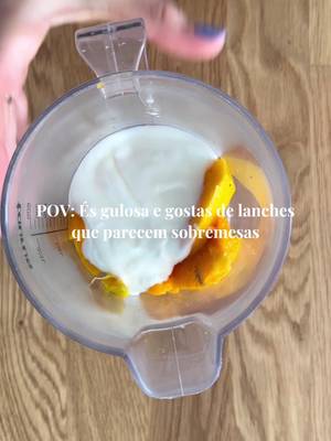 Pudim de Manga - guarda já esta receita cremosa e suave que é perfeita para um mini-snack ou para sobremesa, quando apetece algo doce :)  Ingredientes: 1 Manga  50g de Iogurte natural  5g de gelatina neutra  50 ml de água  Processo:  Começa por triturar a manga com o iogurte. Depois dissolve a gelatina com a água num tacho ao lume. Junta à manga e mistura tudo. Coloca num recipiente e leva ao frigorífico durante, pelo menos, 30 minutos.