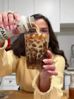 Trust me... you'll be going absolutely bananas for this cafecito Brown Sugar Banana Creme Cold Brew made with Califia Farms Organic Brown Sugar Almond Creamer. The kind of drink you'll end up making everyday! For the Banana Syrup: 1/2 cup white sugar 1/2 cup brown sugar 1 ripe banana 1 cup water #CalifiaPartner #bananalatte #coffeesyrup #coffeeathome #homecafe @Califia Farms 