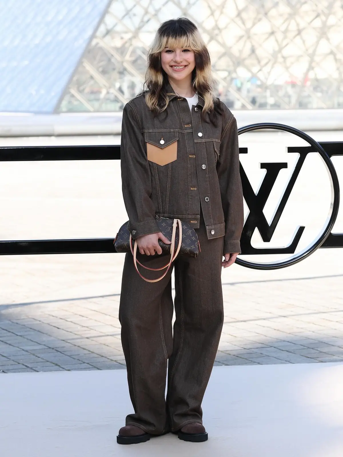 Alysa Liu attends the @louisvuitton Fall 2026 show in Paris 😬