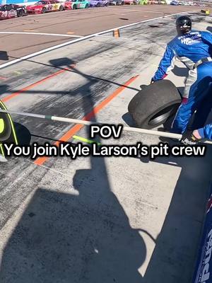 POV: You join Kyle Larson’s pit crew for Phoenix. 