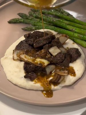 POV: You’re craving steak & mashed potatoes but don’t want a messy kitchen #cookingvlog #airfryerrecipes #steak #lifestylevlog 