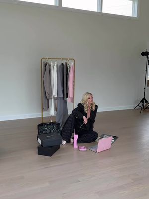 Behind-the-scenes branding session 📸 My vision was 80s/90s corporate with a splash a pink…. (How good is the brick phone btw) Because I can’t not 💗 #90sfashion #corporatefashion #photoshoot #branding 