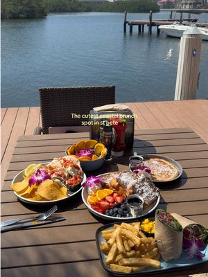 Best way to start a beach day - brunch on the bay @TheGetawayTampaBay 💛 The coconut french toast was 10/10 & I will be dreaming about it 🥥