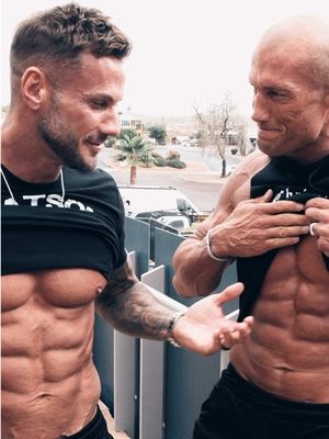 Who won!? 👀💪🏽 #fitness #enterpreneur #abs 