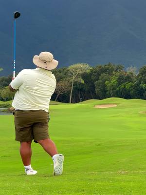 Stingers in Hawaii🤙🏾🦍 #malosigolf #golf #fyp #goodgood @Good Good Golf @Callaway Golf @Fujikura Golf 