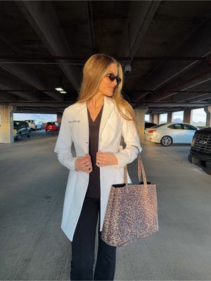 Finally a cute white lab coat that doesn’t make me look like a rectangle🥹🤍👩🏼‍⚕️ @Shop JAANUU  