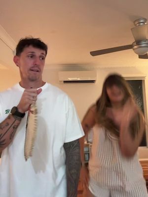 Wuia pussy cat doll in the back 🙊🤣🤣