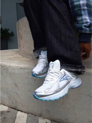 Moving through the day, in color w/ @Brooks Running #BrooksPartner #BrooksRunning #LetsRunThere