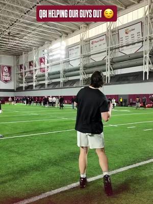 Our guys looking sharp in drills thanks to John Mateer 🎯 • • • • • #OUDNA #BoomerSooner #Sooners #OU #Boomer @The College Sports Company 