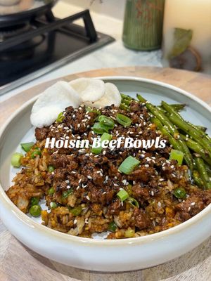 Hoisin Beef Bowls  For the beef: • 250g 5% fat beef mince • 2 crushed garlic cloves • Tsp garlic granules • Pinch chilli flakes • 1/4tsp five spice The sauce: • tsp sesame oil • Itbsp brown sugar • 4tbsp soy sauce • 2tbsp hoisin • Itbsp honey • Itbsp cornflour mixed with water  • Pinch chilli flakes • Pinch ginger Full recipe, macros & method is available on my app - head to link in my bio. #hoisinbeef #easymeals #quickdinners #fyp #budgetfriendly 
