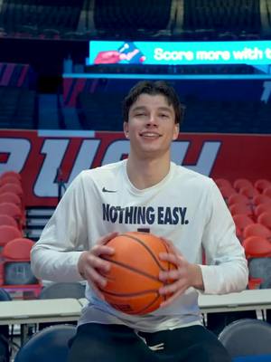 New way to pay. Same Illini pride. 🏀 Teaming up with @venmo to drop the U of Illinois college branded Venmo Debit Card. Illini colors, custom design, and exclusive rewards from some of my favorite brands. Sign up today and let’s score more together. #VenmoPartner 