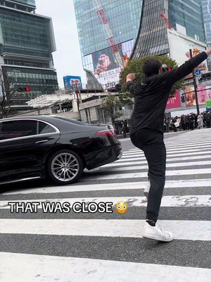 What the hell is happening in Shibuya?? #shibuya #tokyo #shibuyacrossing #tricking #japan 