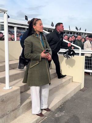Pure emotion ❤️ Wilful’s groom screams him home 😆 #horseracing #cheltenham 