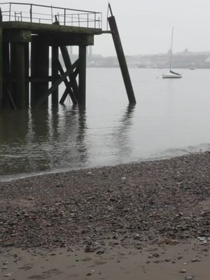 Ever wondered what you’d find stalking the River Thames’ shores? Mudlarker Sassafras Thomas introduces us to the age-old hobby for @Damson Madder’s SS26 campaign – a heartwarming ode to the UK’s special-interest groups
