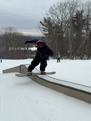 Combo on the challenge box at Wachusett a while back #Snowboarding #YEET  @Red Bull Snow @Burton Snowboards @Jordan Brand @JBL 