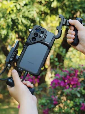 The Samsung Galaxy S26 Ultra phone cage you've been waiting for is here! #neewer #samsungs26ultra #phonecage #filmmaking #phonephotography  