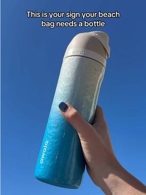 Rolling In = beach bag approved 🤭 #Owala #Beach #owalawaterbottle #freesip 
