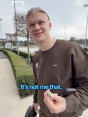 @Manchester City players get a little gift... who's is the best? 🤔 #football #Soccer #championsleague #PremierLeague