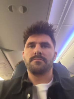 How do you guys deal with people who kick your seat on a plane @jordanfaeth 
