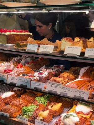 I’ve officially found my favorite bakery in Madrid 🙂‍↕️ let put you on 📍Alma Nomad Bakerg is in the neighborhood of Chamberí in Madrid and they offer a HUGE selection of pastries, from orange chocolate pain suisse to various types of focaccia bread. I fear I need to go back every week until my study abroad ends to try their entire menu…  #studyabroad #madrid #madrideats #madridbakery #studyabroadlife