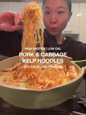 FOLLOW FOR MORE HEALTHY ASIAN RECIPES PORK CABBAGE KELP NOODLES MACROS 275 cals | 39.3g protein | 17.4g net carbs | 6.3g fat 6 oz pork loin 150 g kelp noodles 5 oz green cabbage 50 g enoki mushrooms 1 tsp garlic powder 0.5 tbsp oyster sauce 0.5 tbsp soy sauce 0.5 tsp black pepper #highprotein #kelpnoodles #caloriedeficit #EasyRecipes #macrofriendly 