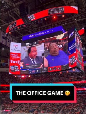 🤭 👀 Leslie David Baker and Kate Flannery were ready to roll for The Office Game presented by @Peacock. #flyers #philly #NHL #theoffice #nbc100 