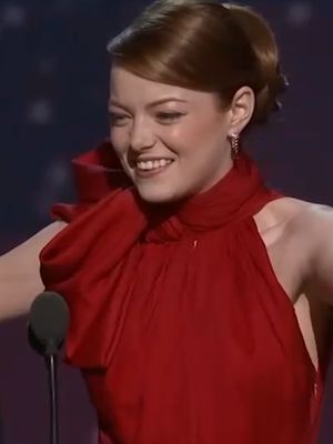 Emma Stone's first time presenting at the Oscars and she decided to just absolutely lose her mind on stage. Jonah Hill never saw it coming. Neither did Ben Stiller. Neither did any of us. That's how a meme was born