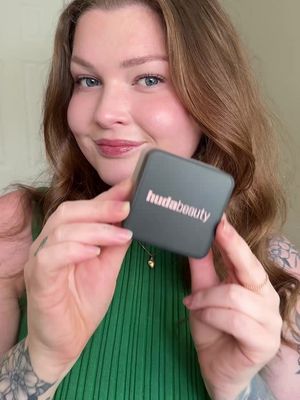 How I use Huda Beauty’s New Matcha Milk Cake Easy Bake Loose Powder 🙊 such a beautiful light green that neutralizes redness without leaving a green cast! #HudaBeautyPartner #HudaBeauty #GreenPowder #Makeup #Redness @hudabeauty 