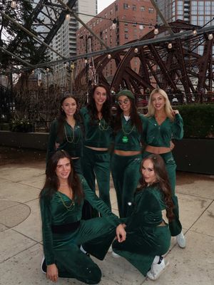 Juicyyy girls at it again - Chicago St. Pattys edition 🍀  @Juicy Couture @Court C @keeping_up_w_cc @Ainsley @Jennifer Parrino @Miranda  #chicagostpatricksday #stpatricks #juicycouture #fyp