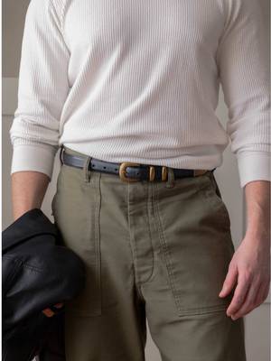 Fatigues have got to be the coolest pants out there. I've been swapping my jeans out for these a lot as of late. Drop me a comment and let me know what you think. #Workwear #springoutfit #greenpants #minimalstyle #coolguy