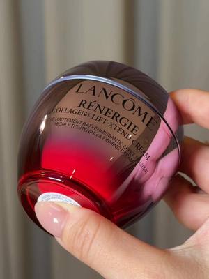My favourite skincare secret at the moment🤫 I honestly never thought I would be dealing with acne in my late 20s and now having to worry about collagen loss and fine lines too! @lancomeofficial Renergie Collagen Lift-Xtend Cream has been amazing at helping my skin look and feel more hydrated and firmer without irritation or break outs. The texture of the cream is nothing like anything I’ve seen and felt before. It has an advanced Collagen complex in a unique thread-like texture. It is proven to visible improve 10 years collagen loss* and you see firmer and tighter skin in just 4 hours^ You need to feel the texture for yourself!! *INSTRUMENTAL TEST, 3 MONTHS, 78 WOMEN ^ INSTRUMENTAL TEST , 40 SUBJECTS. #RENERGIECOLLAGEN #LANCOMEAU #LANCOMESKINCARE #AD 