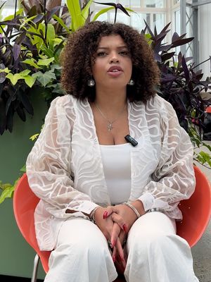 Most fans know Sarah Barrable-Tishauer as Liberty Van Zandt, the misunderstood, tightly wound teen with sky-high ambition on Degrassi: The Next Generation. Here, the actor turned DJ talks about how she related to and her character as a teenager.  #degrassi #degrassithenextgeneration #degrassihighlights #toronto  Video by @lindseyrobynking @djmetime_