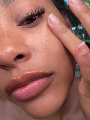 I don’t use primer for my everyday makeup. I focus on skin care and hydration first. @Clinique Moisture Surge 100 Hour delivers 100 hours of stabilizing hydration and helps create a smooth, balanced base for my foundation. When my skin is properly hydrated, makeup applies like buttah! #SkinCare #MoistureSurge #CliniquePartner"