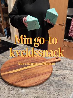 annonse i samarbeid med Leksands Knekkebrød✨ Min go-to kveldssnack, på et snackplate som her eller bare til frokost og kvelds med digg pålegg! Dette er min favoritt med frø og havsalt, og er såå god!! Rene smaker og rene råvarer, dere bør prøve disse! #healthysnack #nightsnack #healthysnacks #fypnorge #SnackTime 