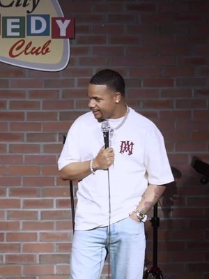 Shows be turning into Jerry Springer at this point 😂😂😂😂😂😂😂😂 #standupsundays #crowdwork  🎥 @1andrewrose @dshearesjr