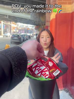 Feel extra lucky this St. Patrick's Day with the ultimate pot of 🍫 #HaveABreak #KitKatCanada Sentez-vous encore plus chanceux pour la Saint-Patrick avec l'ultime chaudron de 🍫