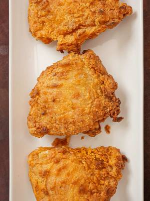 I’ve perfected my Air Fryer Fried Chicken - crispy, juicy chicken without the deep frying. Perfect for March Madness! Comment “CJ Recipe” for the full recipe with all of my KEY tips sent straight to your inbox (make you follow me to ensure you receive it)! Or search “cj eats air fryer fried chicken” https://cjeatsrecipes.com/air-fryer-fried-chicken/ #cjeatsrecipes #airfryerfriedchicken #friedchicken #chicken #airfryer