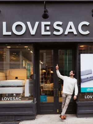 I teamed up with @Lovesac into how people really think about smart spending and the gap between what we say and what we do is WILD. 65% of us want to invest wisely but only 12% consider furniture a smart investment! Let's talk about it. #lovesacpartner