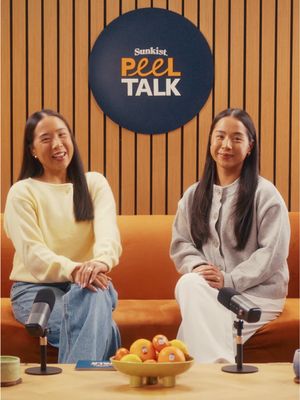 Twin conversations hit different 🍊 we open up about our sister dynamic, then make a bright citrus salsa with Cara Cara oranges to wrap things up. #sunkistcitrus @Sunkist #ad