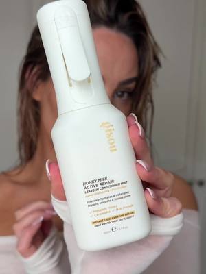 New @Gisou Honey Milk Active Repair Leave-In Mist ✨ smells like vanilla honey and detangles like a dream! The lightest weight leave-in I’ve ever tried AD #gisou #gisouhoneymilkactiverepair #haircare 