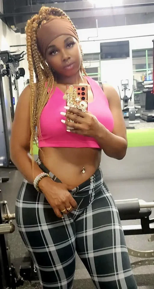 🏋🏾‍♀️🩷