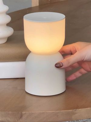 We love a 2-in-1 🤭 Find the Aroma Aurora in-store and online. #essentialoildiffuser #waterlessdiffuser #homedecor #diffuser 