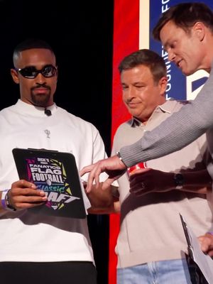 @Tom Brady, Todd Graves and Jalen Hurts draft Alvin Kamara at the @Fanatics Flag Football Draft @Kevin Hart  @DRUSKI  @gronk 